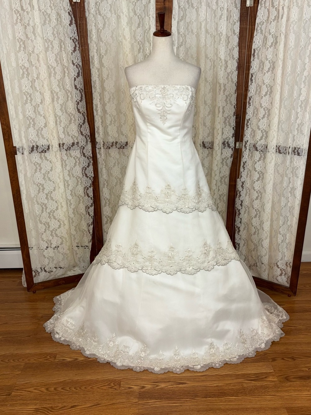 Gorgeous Vintage Y2K Mori Lee Strapless Embroidered Organza Wedding Gown